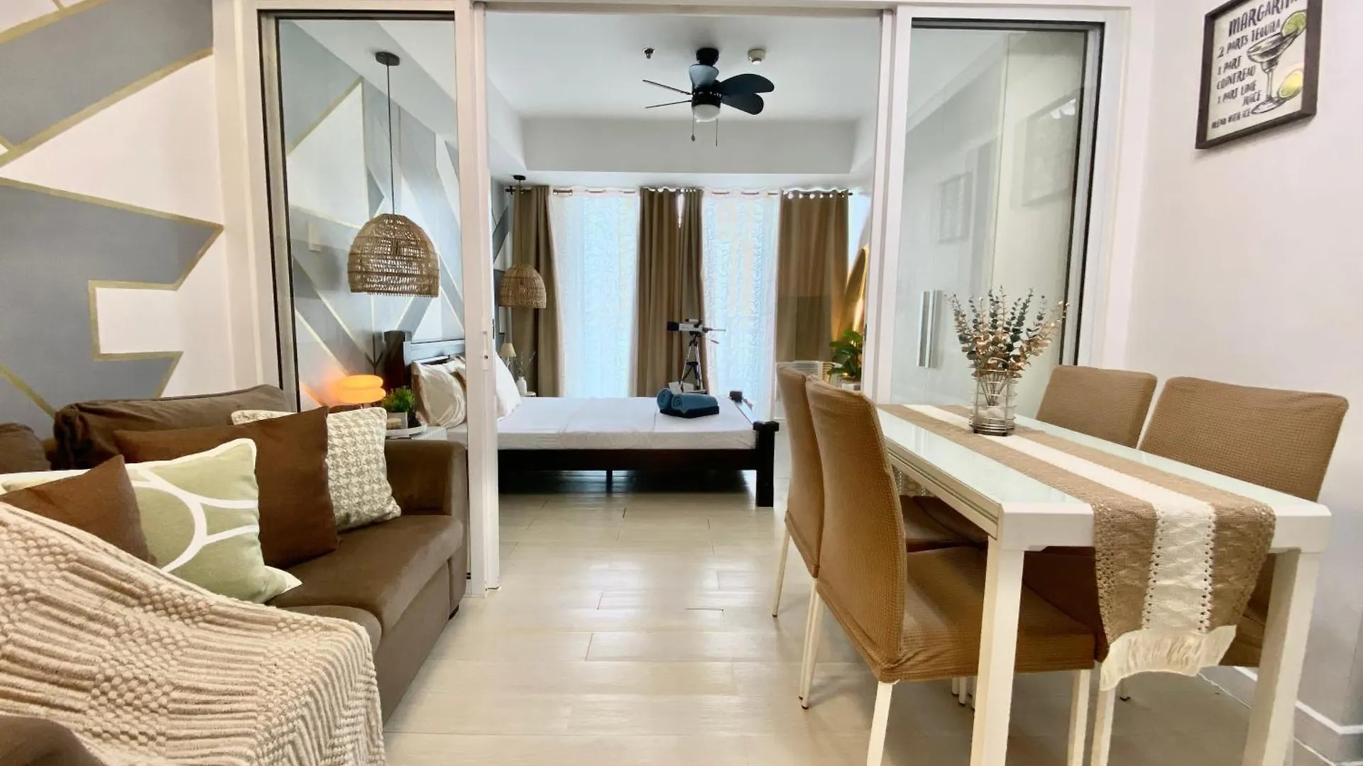 Azure Urban Resort By Melrose Avenue Manila 0*,  Filipíny