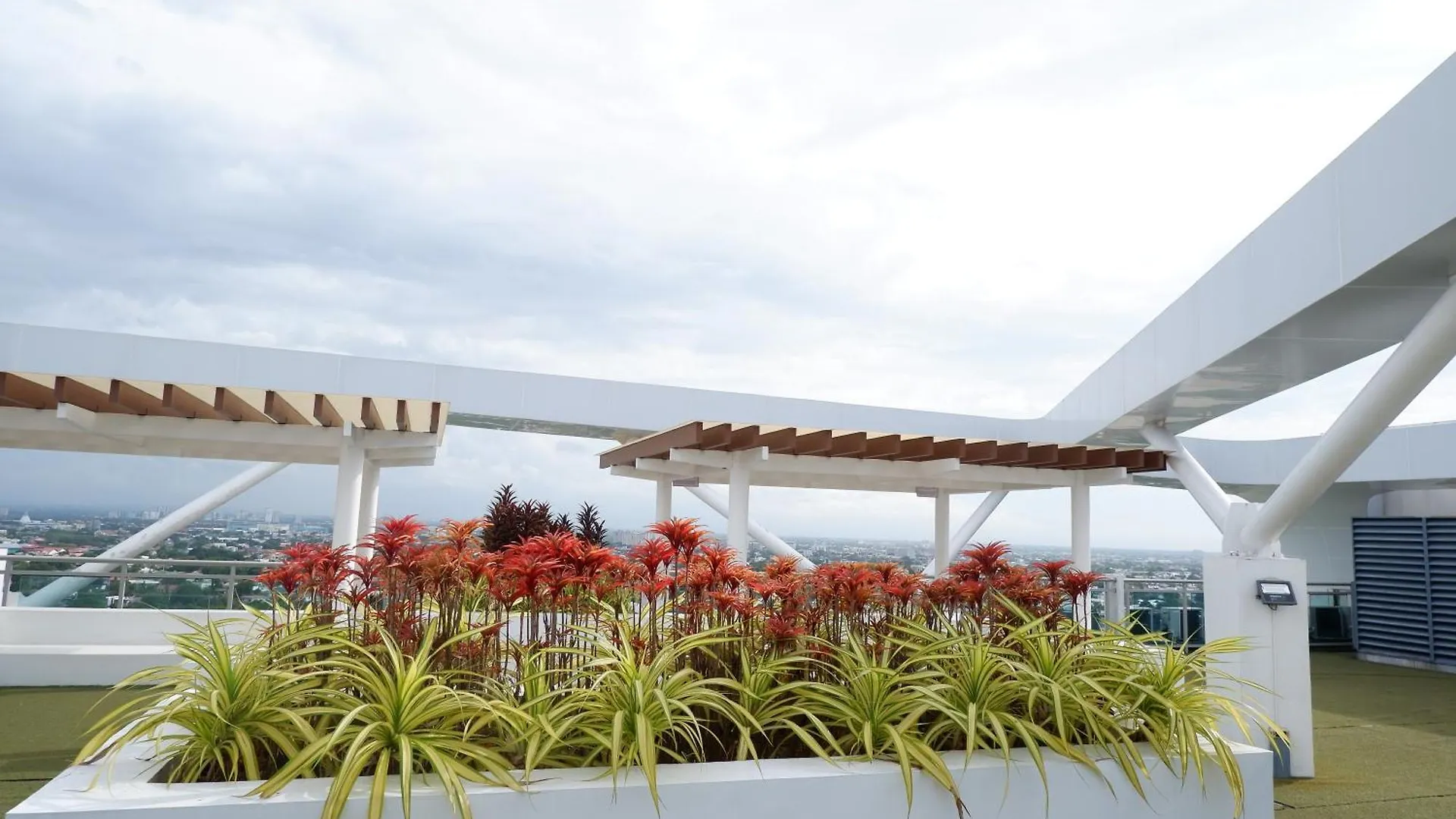 Azure Urban Resort By Melrose Avenue Manila