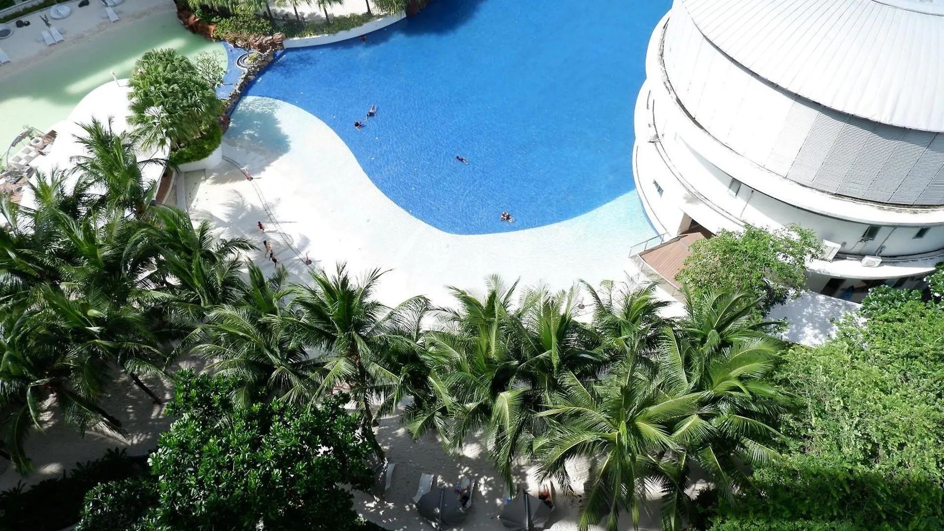 Azure Urban Resort By Melrose Avenue Manila